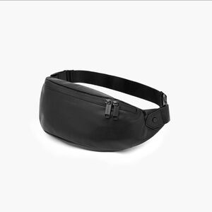 Lo & Sons The Bond Sheepskin Leather belt bag in black